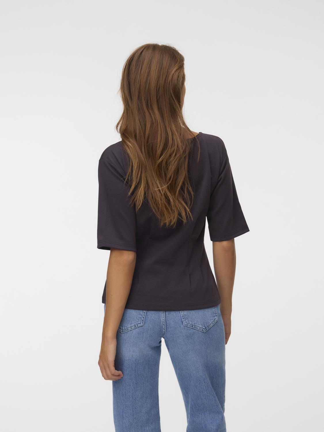 model_shot-back